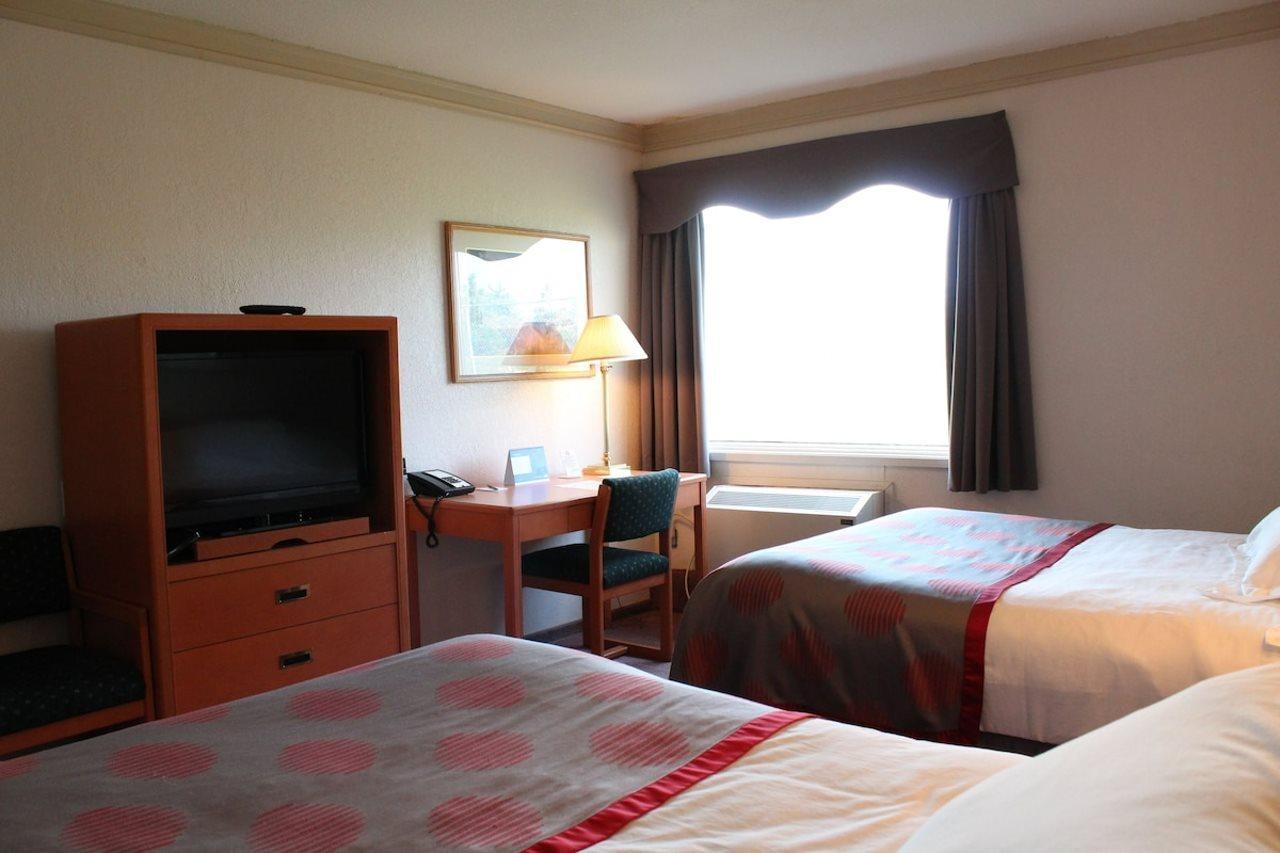 Tamarack Motor Inn Rocky Mountain House Exterior photo