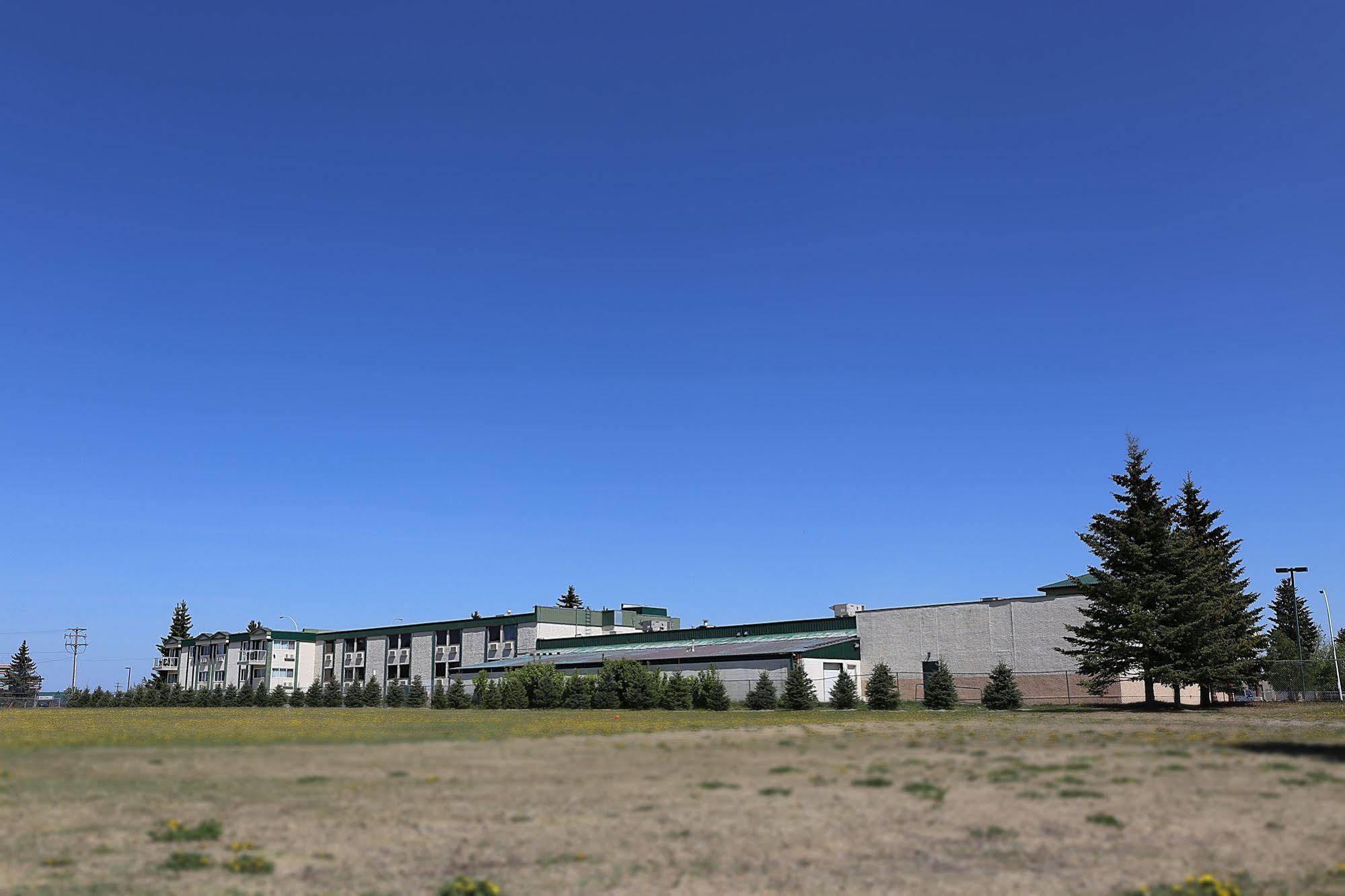 Tamarack Motor Inn Rocky Mountain House Exterior photo