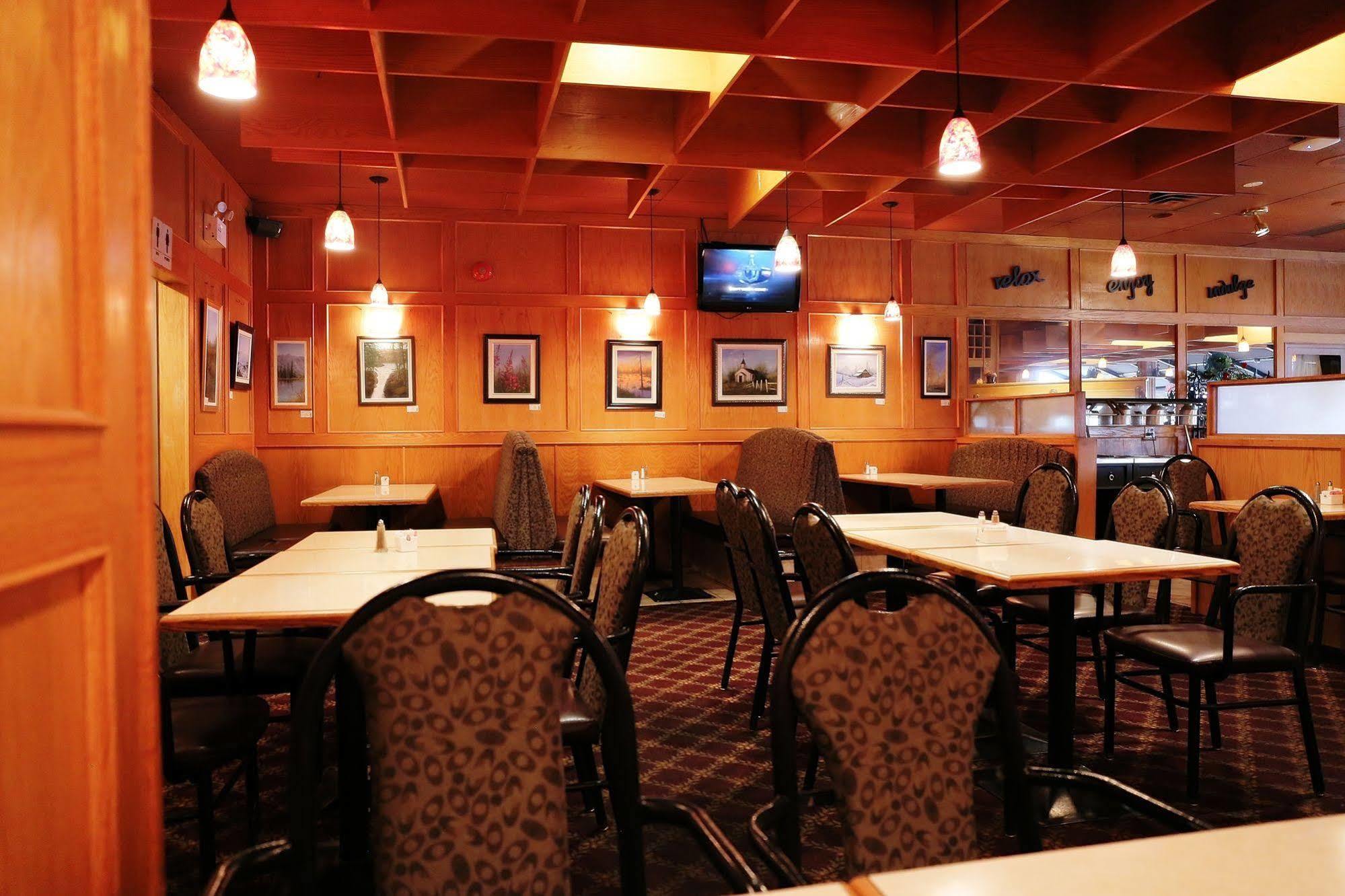 Tamarack Motor Inn Rocky Mountain House Exterior photo