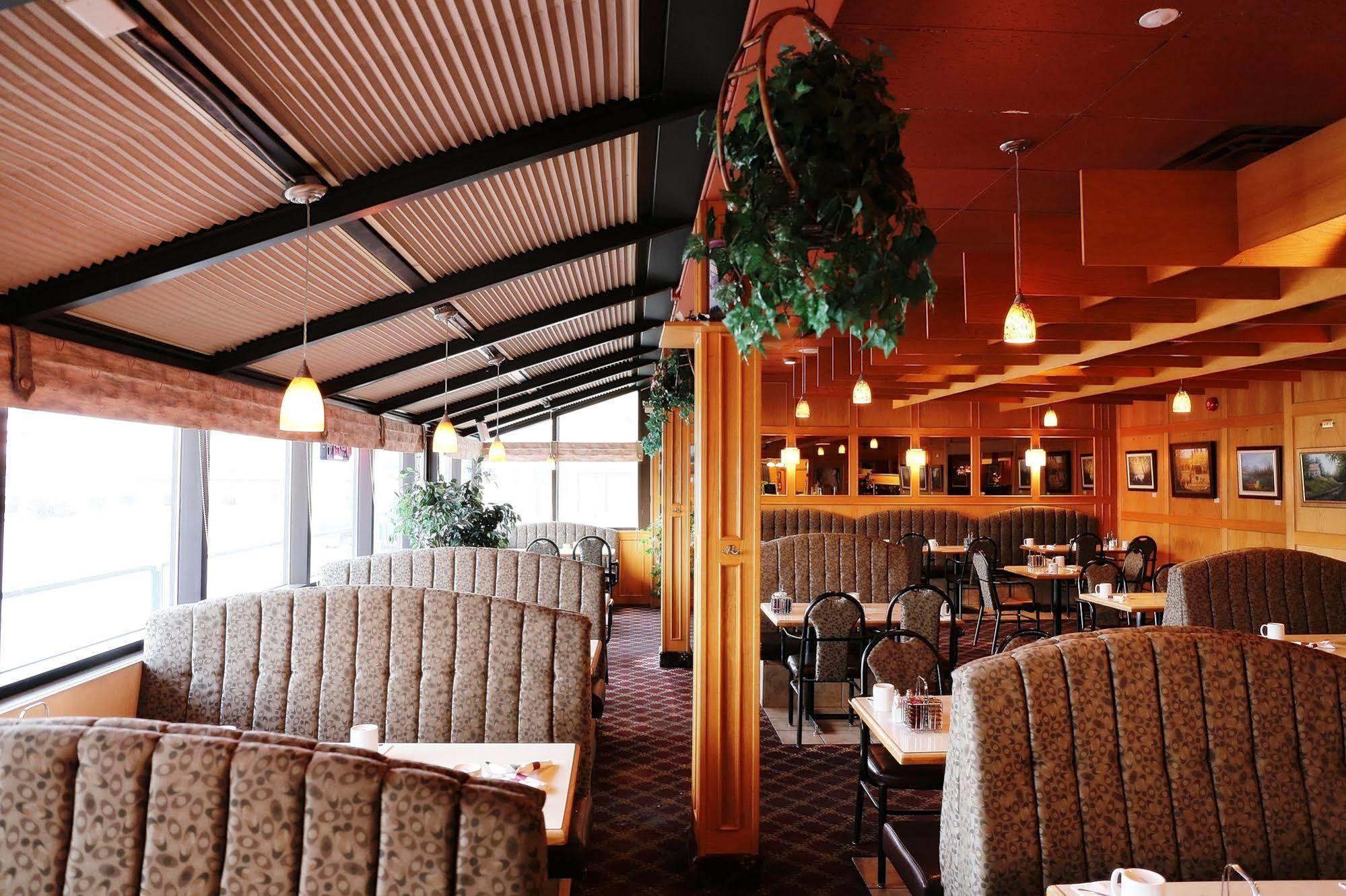 Tamarack Motor Inn Rocky Mountain House Exterior photo