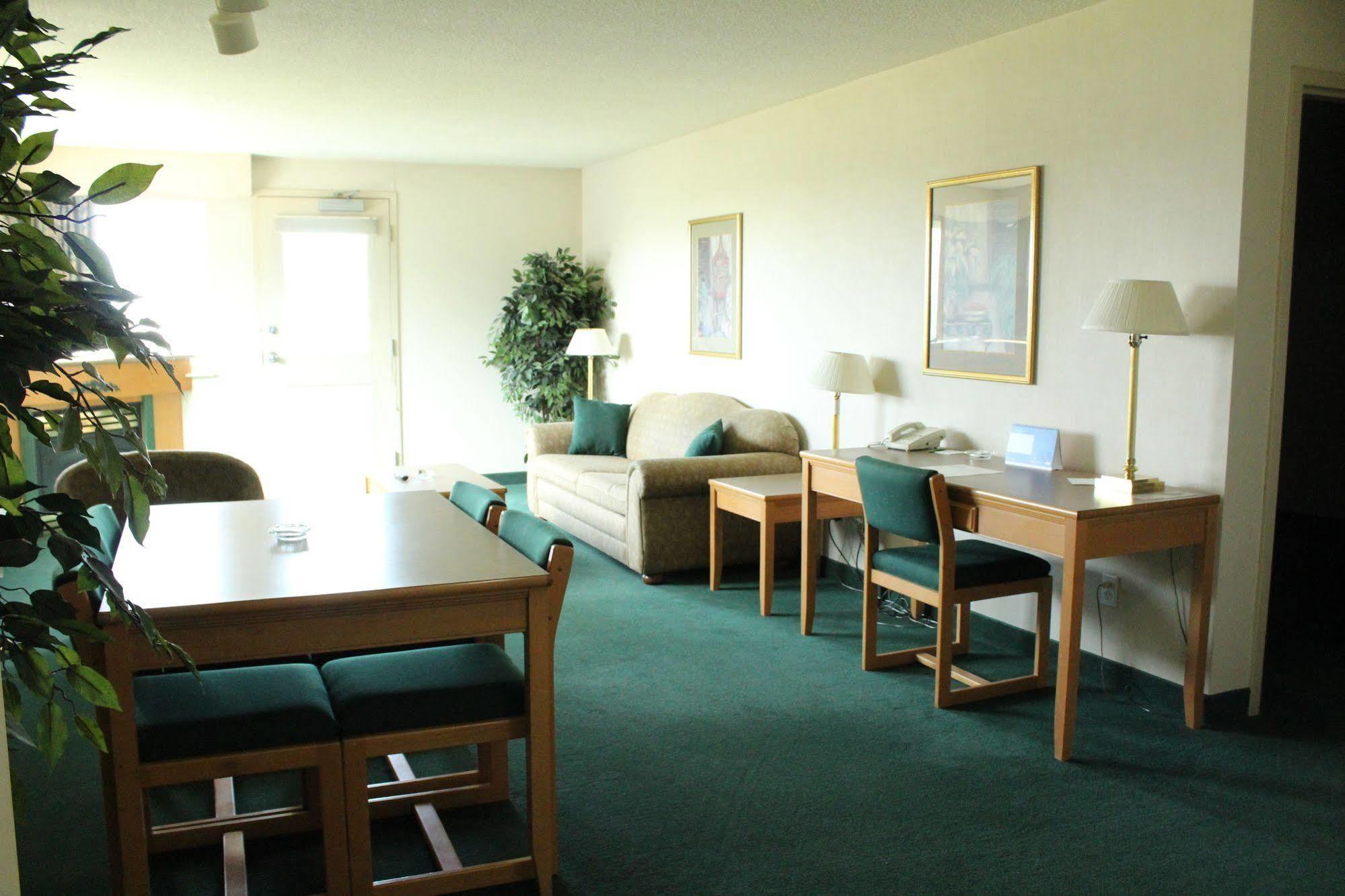Tamarack Motor Inn Rocky Mountain House Exterior photo